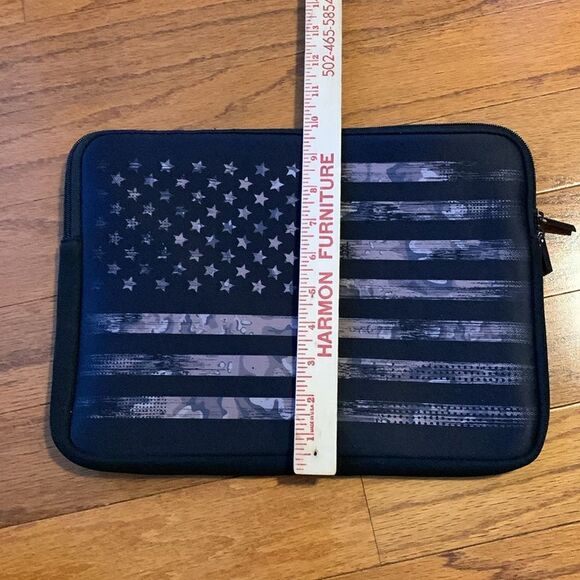 Americana padded laptop case.  Very thick & nice. - Picture 6 of 6